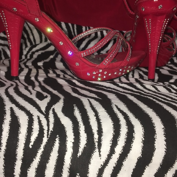 Beautiful sexy red satin heels with rhinestones - Picture 2 of 7